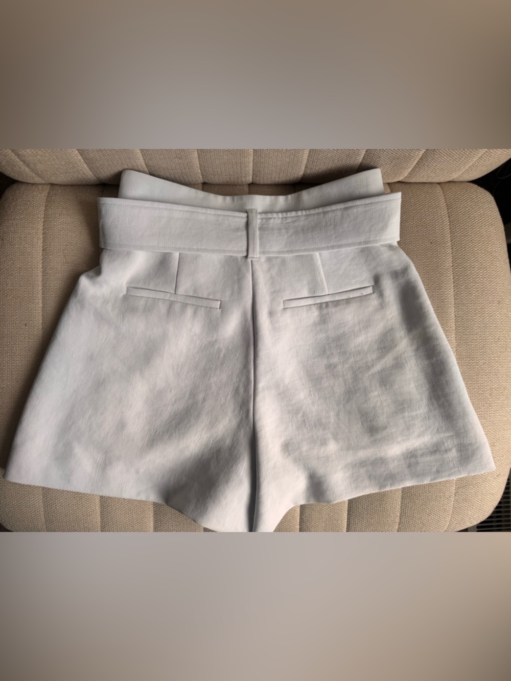 Aritzia Wilfred Light Gray High-Waist Paperbag Shorts with Tie Belt - Picture 3 of 3